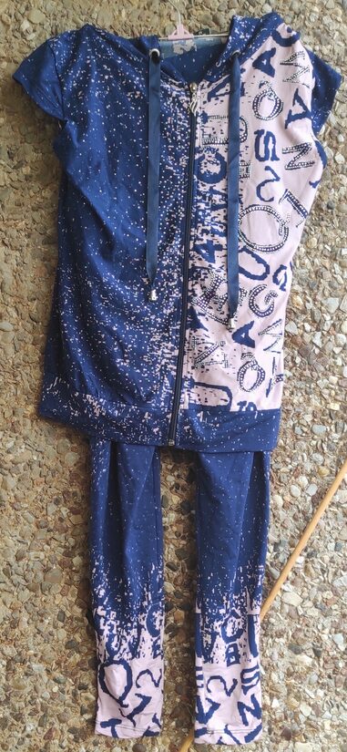 Kısa kollu spor kıyafeti