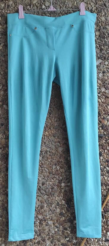 Sports leggings with pockets