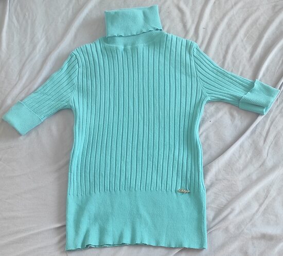 Kısa kollu yüksek yakalı kazak