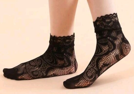 Thin socks with lace